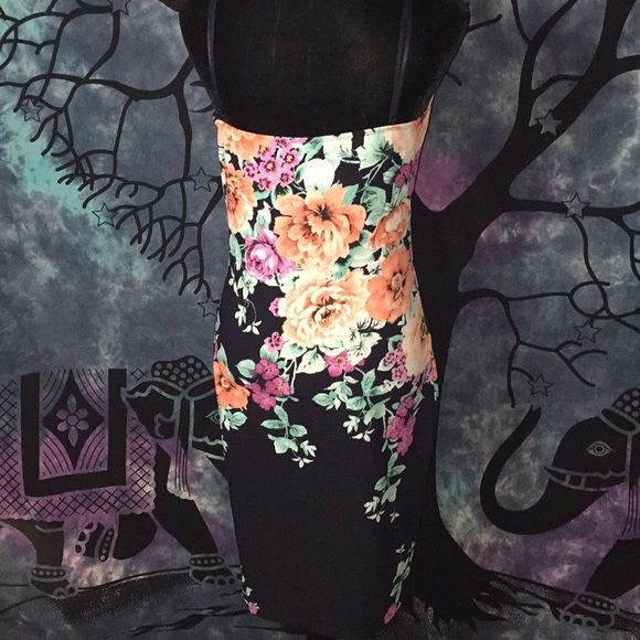 Kimcine Curve Floral Bodycon Dress - Picture 9 of 10